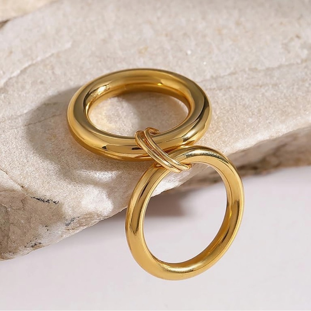 18k Gold Plated stacked Rings Set size 8 - Picture 3 of 3